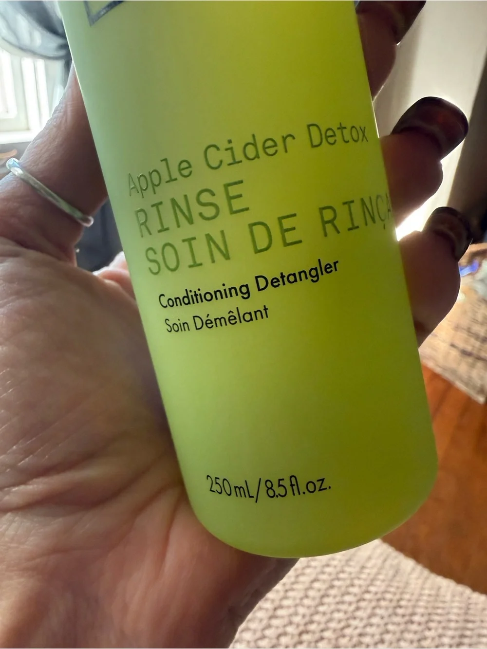 FEKKAI Apple Cider Detox Rinse Conditioning Detangler - Vibrant Green